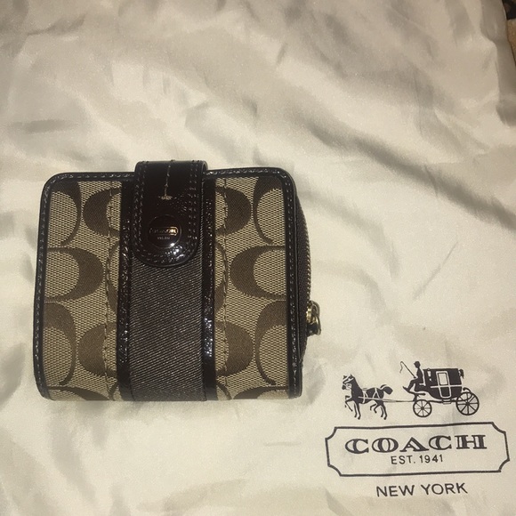 Coach Tote w/ Wallet - Picture 14 of 16